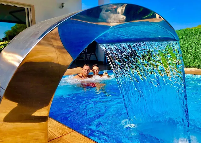 Villa Pintoresca Habitacion, Spa Piscina Climatizado Y Sauna