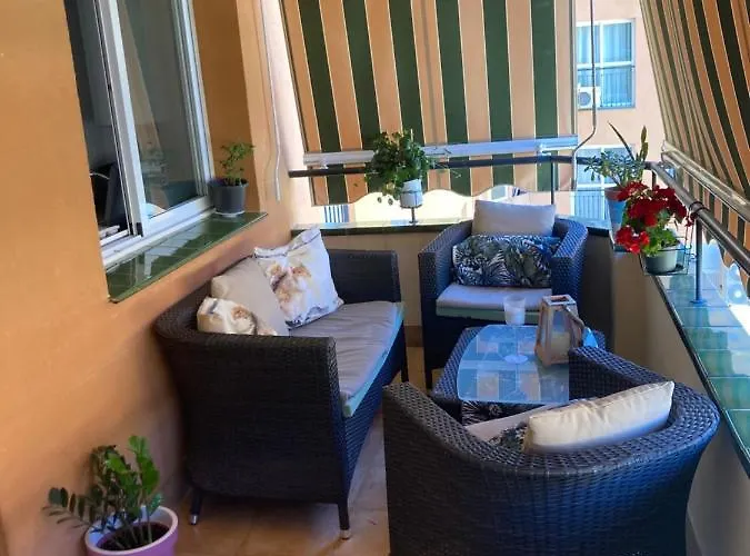 Central Apartment Walking Distance To The Beach
