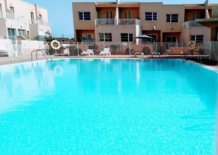 Litha House, 3 Bed Holiday Home Set Over 3 Floors 5 Mins From Beach And All Amenities