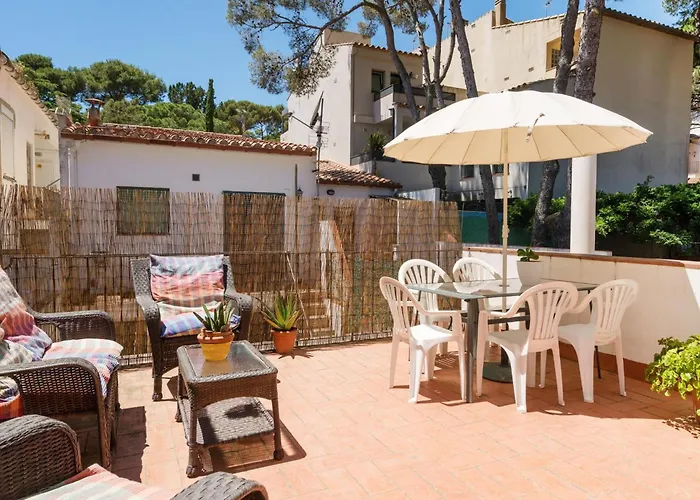 Acogedor Apartamento situado a 50 metros de la preciosa playa de Llafranc con gran terraza Chill Out