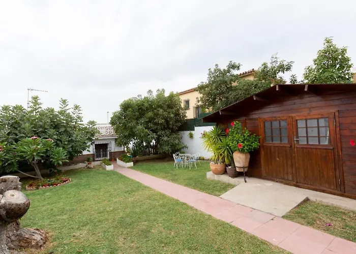 Bonito Chalet En La Cala Con Gran Jardin Privado