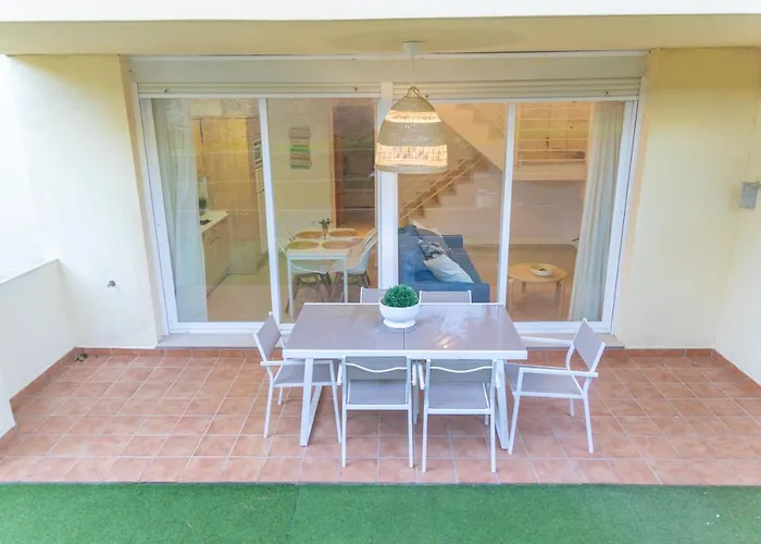 Adosado Con Piscina, Garaje, Jardin Y Playa