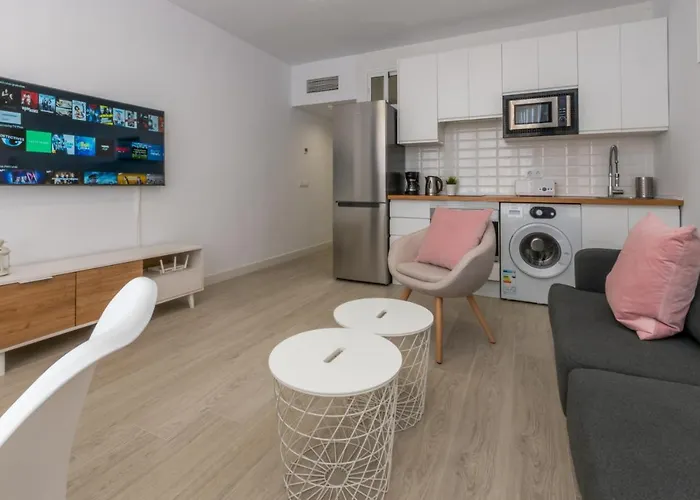 Beachfront 1BR Centre - Las Palmeras