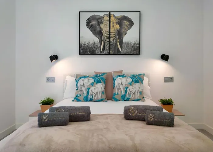Canarian Holiday Home - Yumbo Luxury Apartment