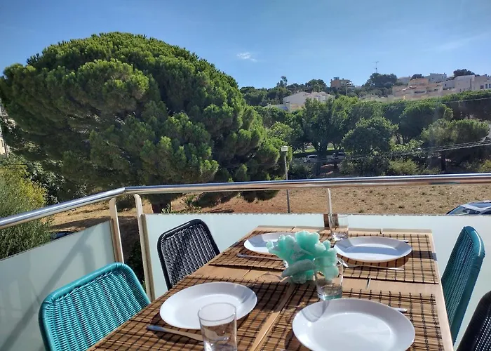 Encantador Apartamento familiar 4 px con Terraza, Parking y Wi-fi en Llançà