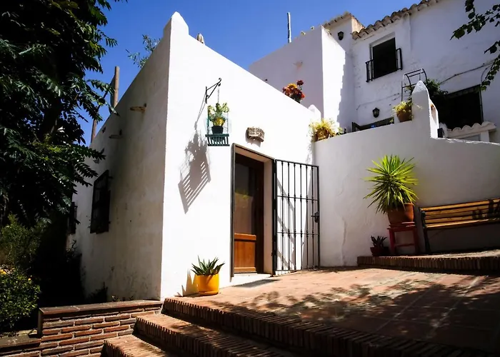 The Studio, A Colourful, Small And Unique One Bedroom Studio In Comares