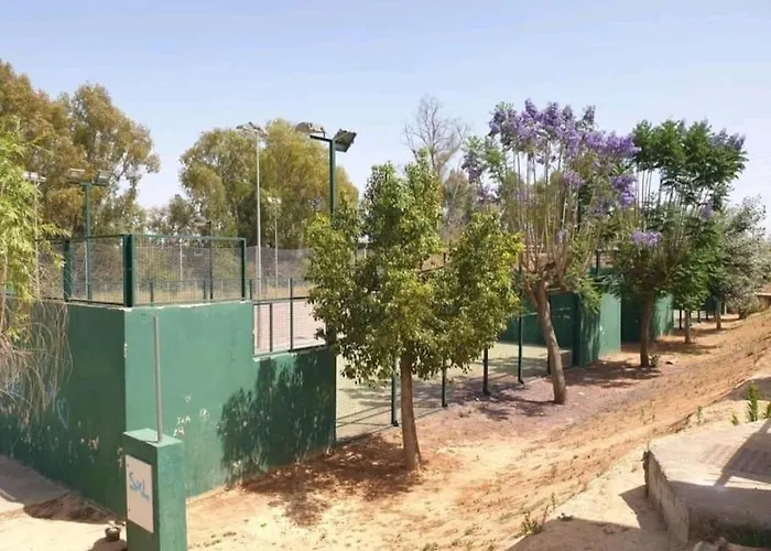 Alojamiento Con Piscina Y Parking En Sevilla