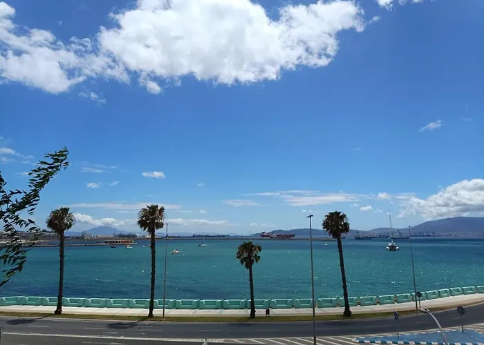 Vistas A 3 Paises Y 2 Continentes 1º Linea De Playa A 5 Minutos De Gibraltar