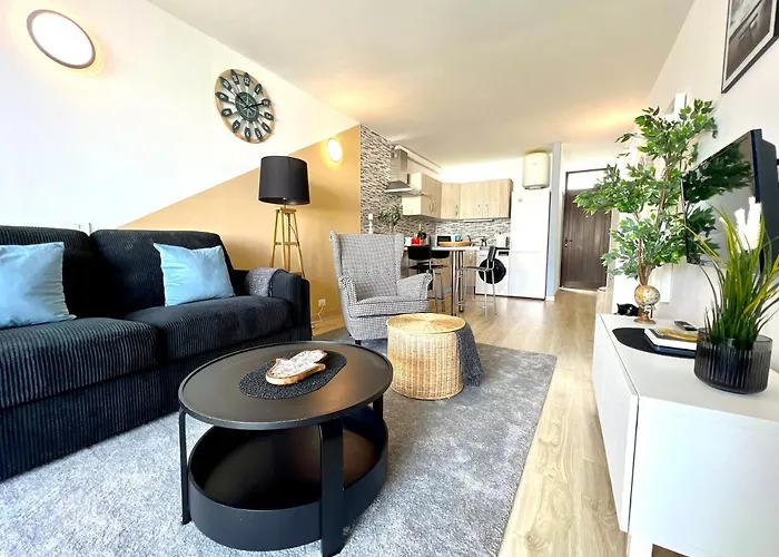 Stunning Lovely Flat With Pool And Strong Wi-Fi, 31
