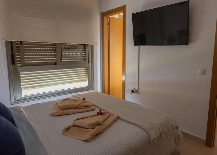 Muy equipado, familiar con piscina, terraza y barbacoa