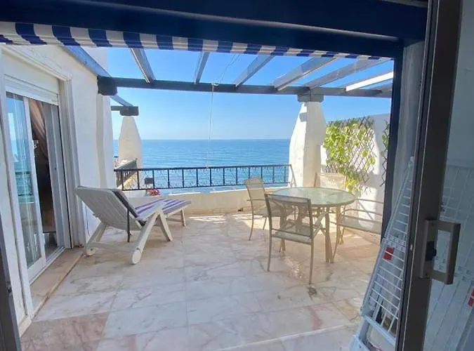 Beachfront Apartment Calahonda Beach