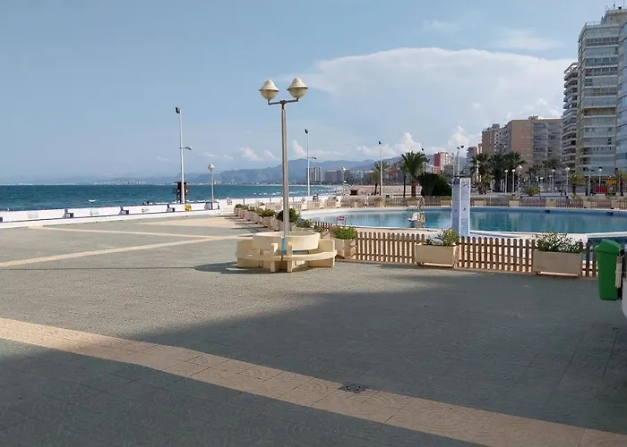 Apartamento Pequeno Frente Al Mar Con Piscina