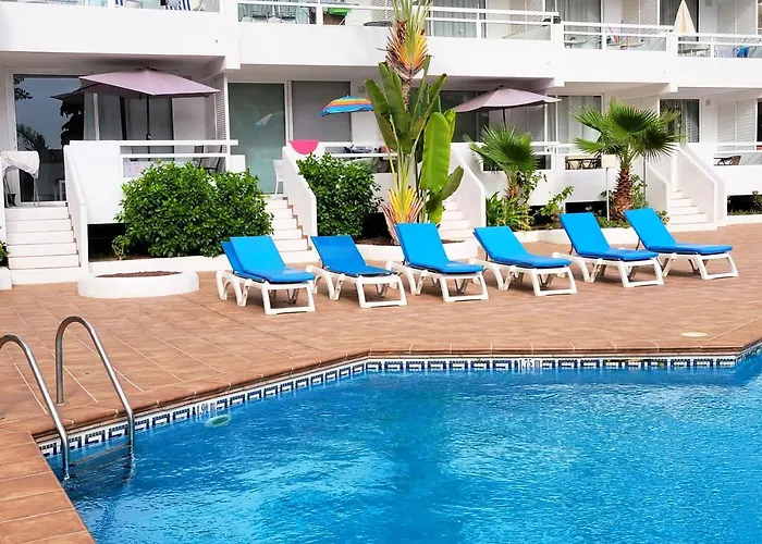 Modern Pool Front Apartment In Las Americas