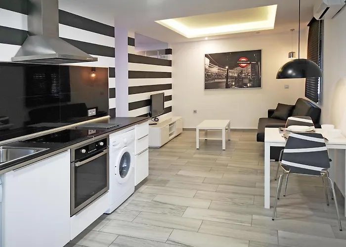 Conil Red-Black Apartment