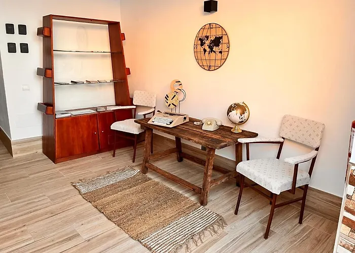 Apartamentos El Peligro 1 El Conjuro