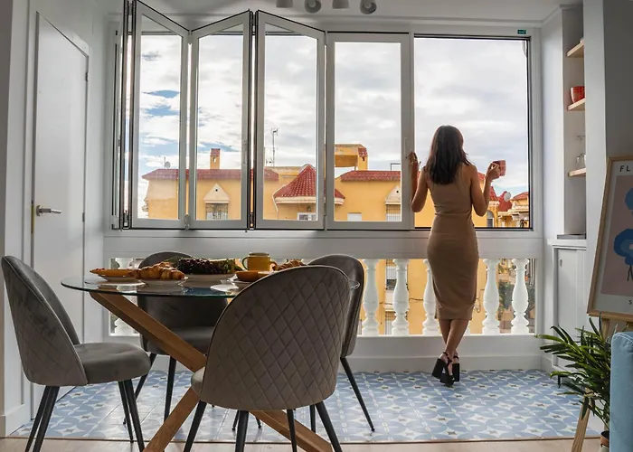 Penthouse , Sea View @ Roof Top , 4 Min To Beach