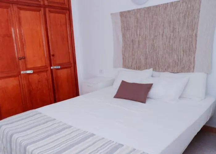 Acogedora Casa En Abades En Tranquila Urbanizacion