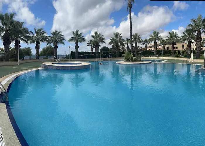 Apartamento En Bajo Con Jardin Y Patio En La Playa
