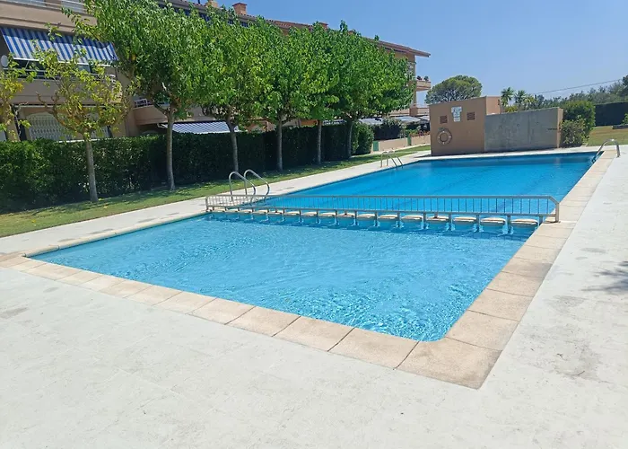 Cozy Apartment With Pool Close To Beach & Nature