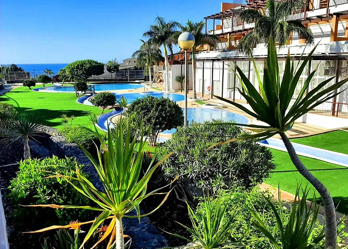 Comfortable 2-Bedrooms Rental Unit With Pool