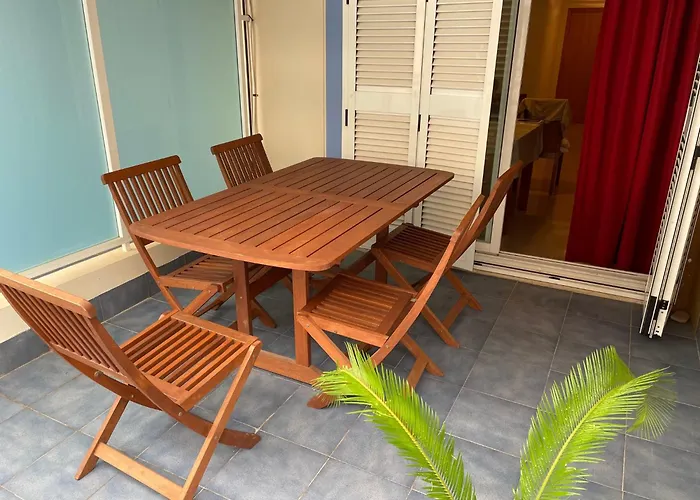 2 Bedroom Apartment 50 M From The Beach