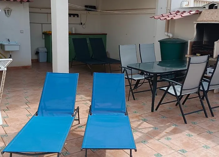 Maison Entiere Avec Piscine, Wifi, Grand Solarium Et Terrain Arbore