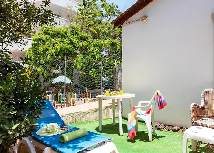 101 Bright Accomodation With Pool View