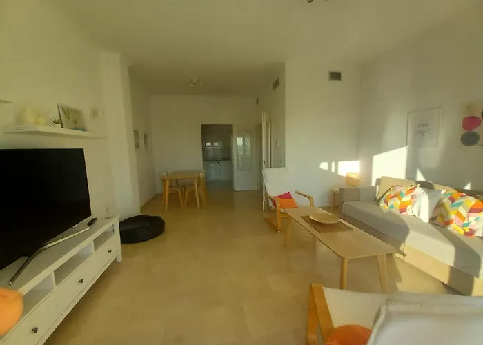 Amplio apartamento en exclusiva urbanizacion Golf Resort Torrequebrada con vista al mar