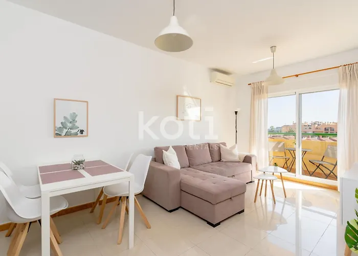 Bright&modern apartment in Los Pacos Koti Rentals
