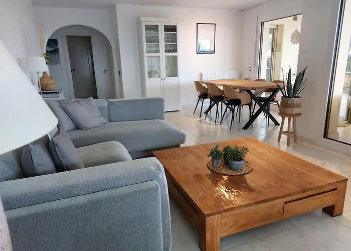 Sea View House With Private Pool And Garden