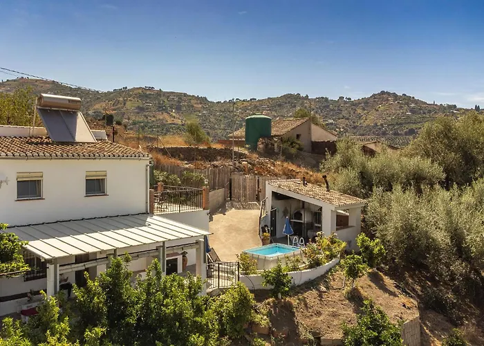 4 Bedroom Pet Friendly Home In Sayalonga