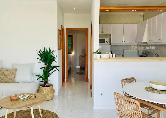 Cosy Apartment With Views And Pool