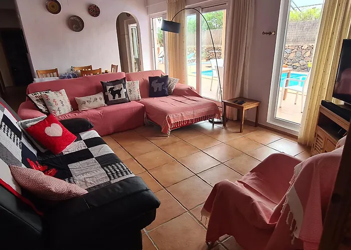 Doce Palmeras, Stunning Villa In Beautiful Gardens