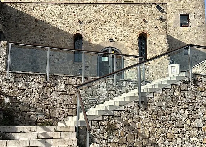 Santuari Mare De Deu Del Mont Restaurant-Hostatgeria