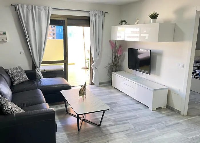 fuengirola centro con gratis parking privado con gran terraza cerca playa