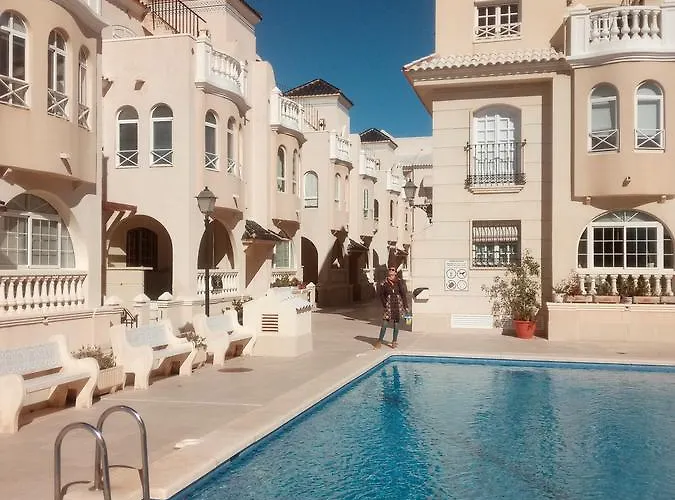 2-Bedroom Apartment In 1 Minute Walk To The Beach