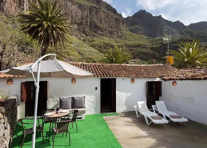 Masca With Garden