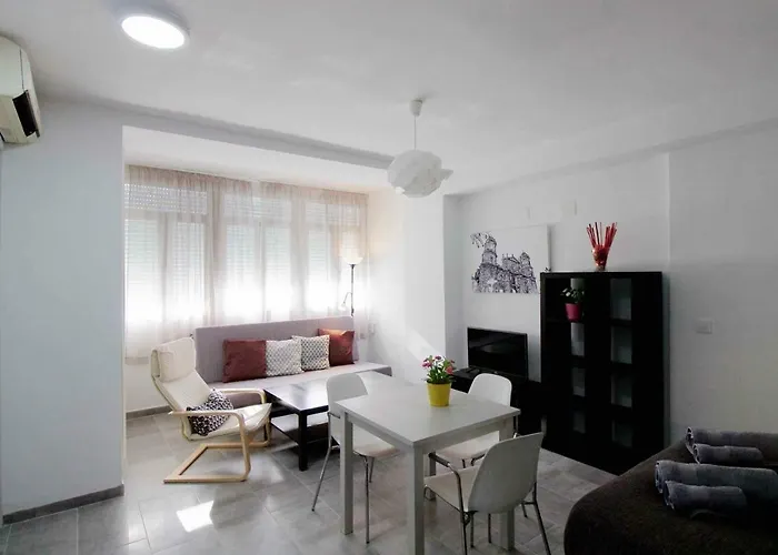 Estudio centrico metros de la playa con aire by Lightbooking