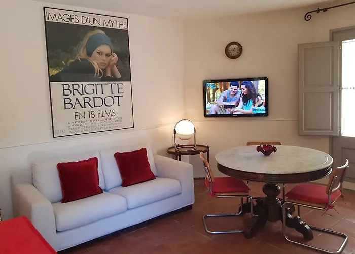 Petit Apartament Amb Pati Al Poble De Pals