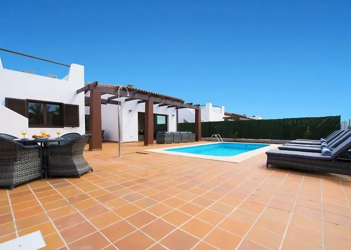 5 Star Luxury Villa, Private Heated Pool, Golf & Sea Views.