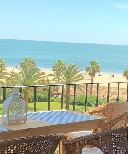 Mirando al mar. Primera linea de playa