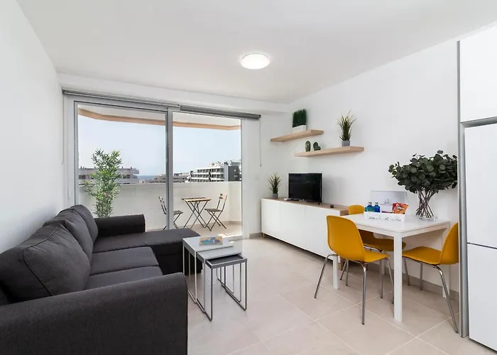 Homeforguest Modern And Recently Renovated Apartment In Arona