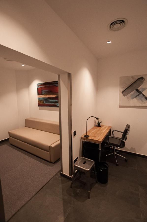Comfortwork Barcelona Airport 24h Auto-check In * El Prat de Llobregat