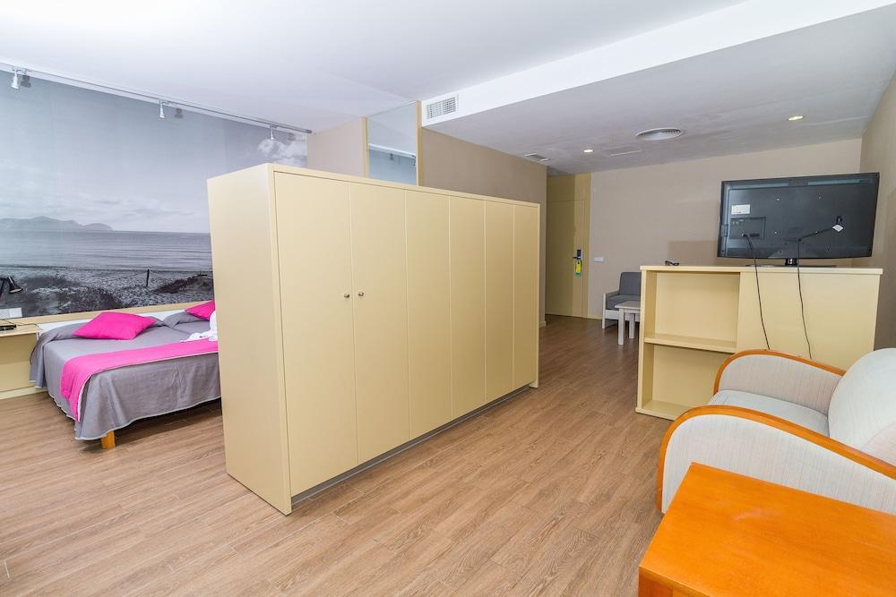 Aparthotel Eix Platja Daurada & 4*