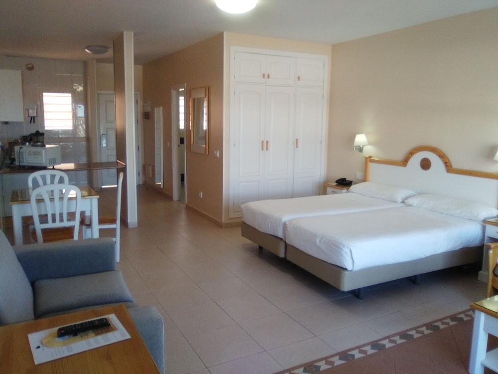 El Duque Aparthotel 4*