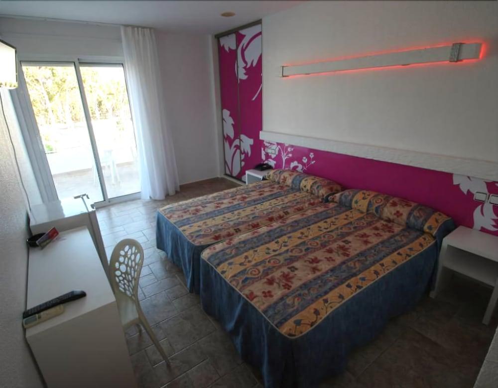 Agades Hotel *