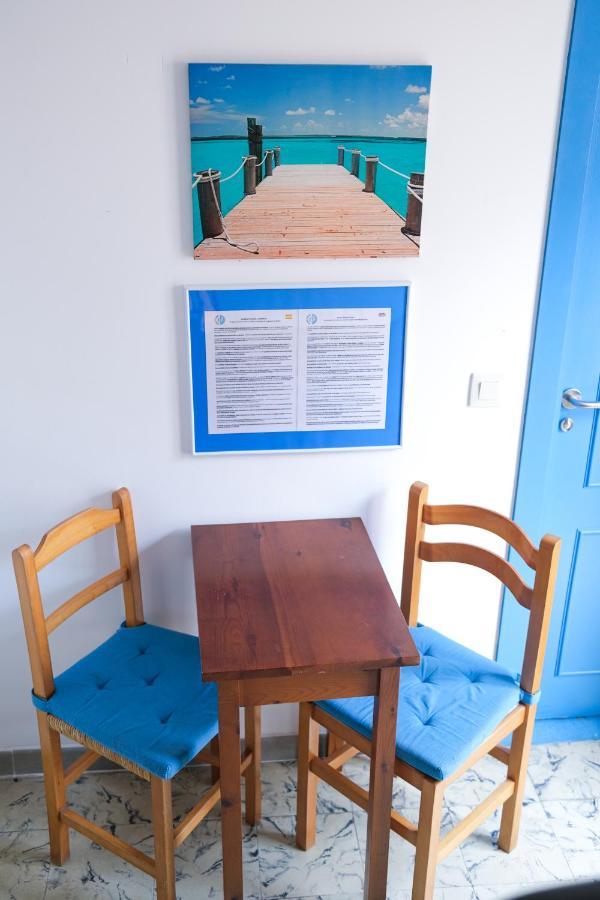 Mana Mana Youth Hostel *