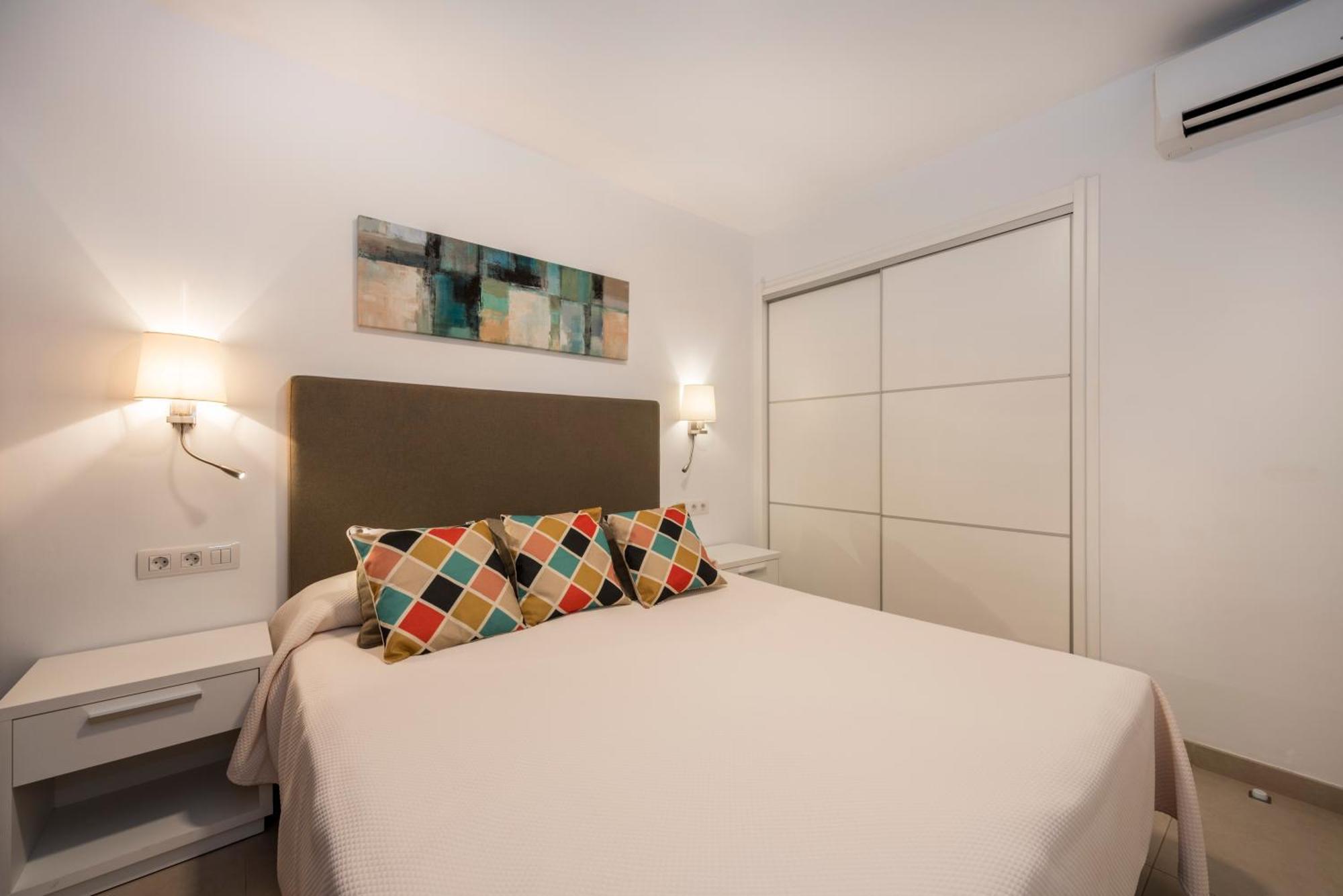 Camelina Apartahotel