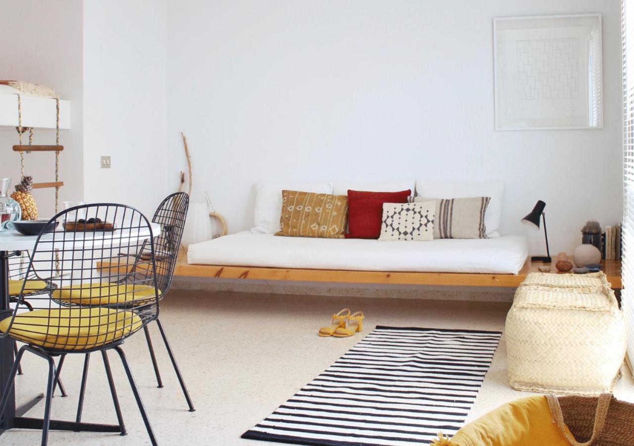 Hideaway With Modernist Design *