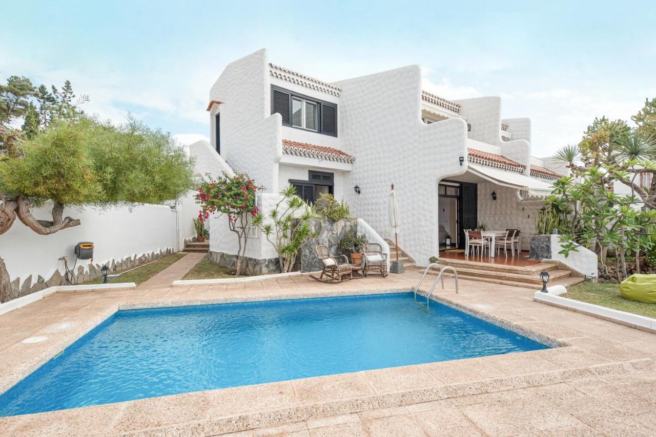América Villa *